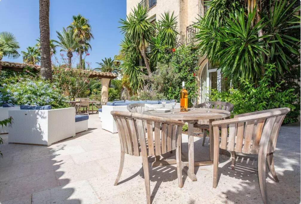 Le Castel Rose Super Cannes, Face Aux Iles De Lerins Vallauris Exterior foto